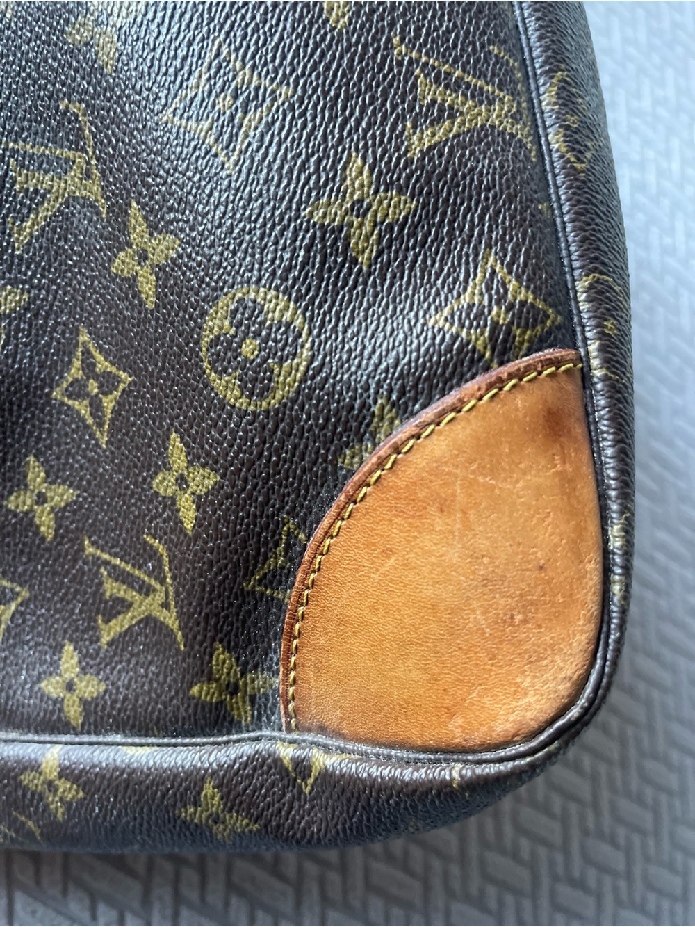 Louis Vuitton Monogram Canvas Shoulder Bag with Natural Leather Trim - Picture 5 of 15